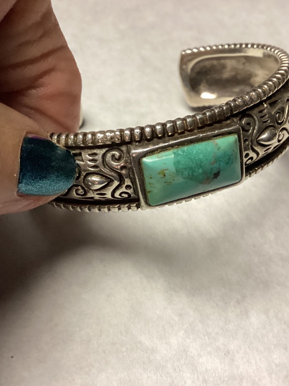 Turquoise sterling cuff stunner !!! Likely Native American lighter turquoise
